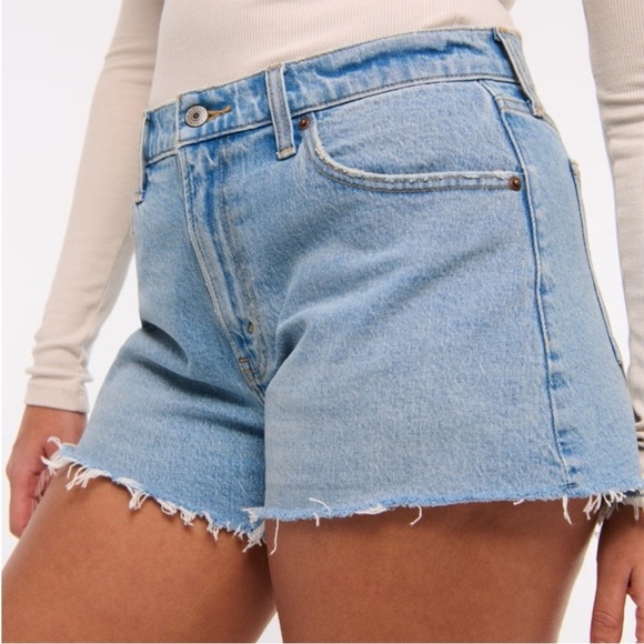 Abercrombie & Fitch Dad Short High Rise Curve Love Light Wash Blue Jean Shorts - Picture 1 of 7